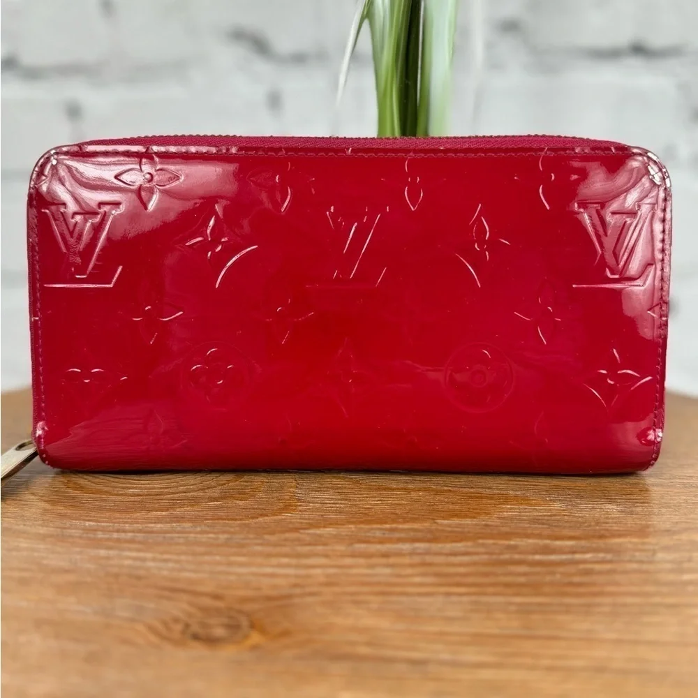 Louis Vuitton Vernis Monogram Zippy Wallet EUC